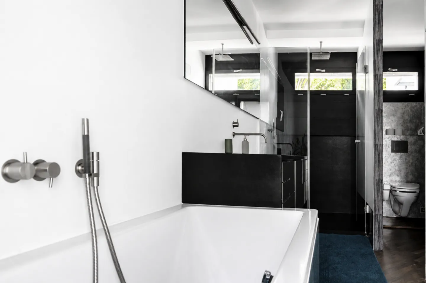 Elegante 10-Zimmer Villa mit aussergewöhnlicher Architektur - Foto 12 von 13