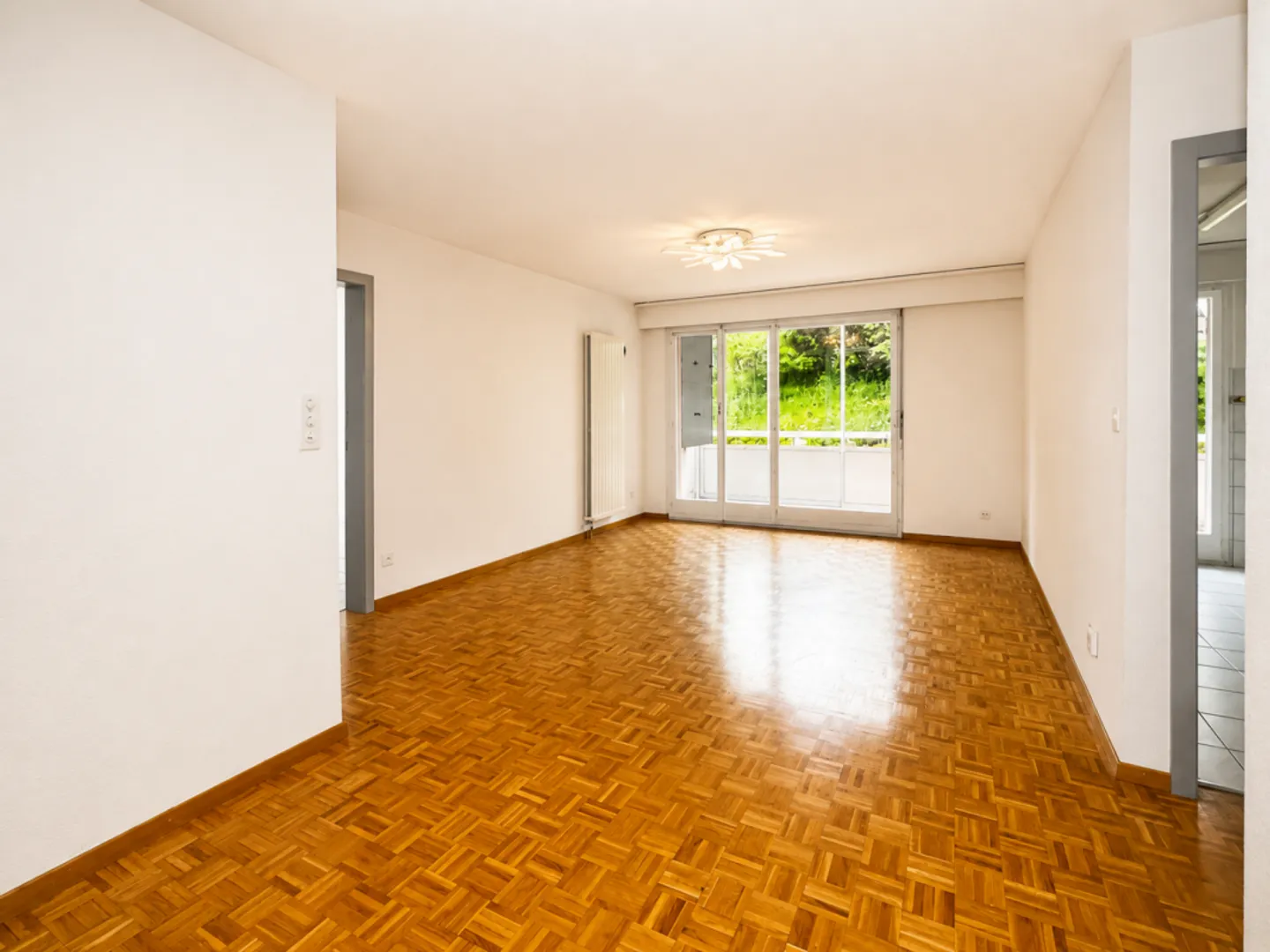 Appartamento di 3 stanze con veranda e posizione privilegiata - Foto 5 di 13