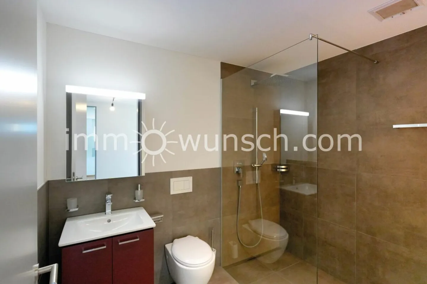 Spacious 3 ½ room condominium with partially glazed balcony and magnificent views of the Valais and Bernese Alps - Photo 5 of 11