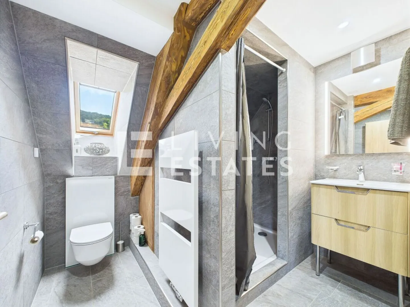 TRIPLE LUCK - HIGH QUALITY. RENOVATED. SPACE WONDER. - Photo 13 of 13