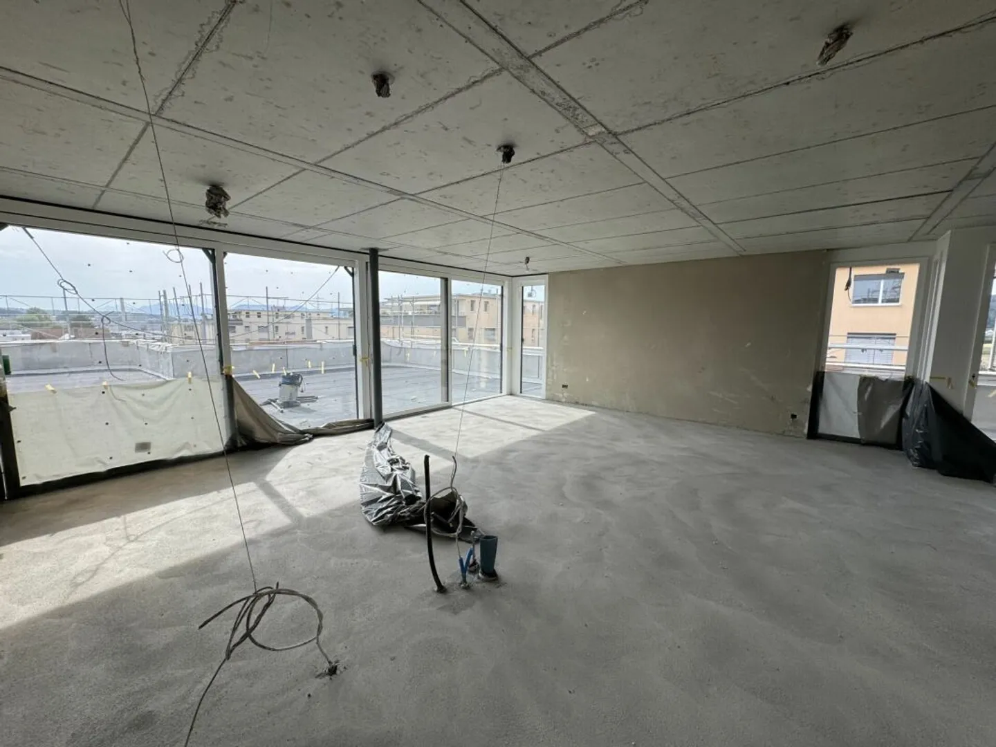 Bald bezugsbereit -exklusive 3.5-Zimmer Attika-Wohnung mit 158m2 Terrasse - Photo 5 sur 13