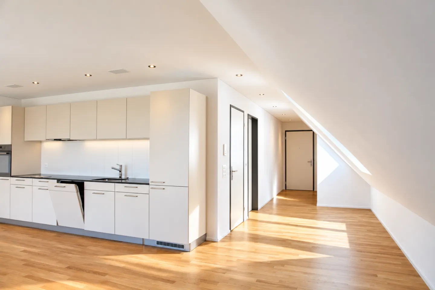 Helle und Moderne 3.5 Zimmer-Wohnung mit 2 Balkonen! - Foto 4 von 13
