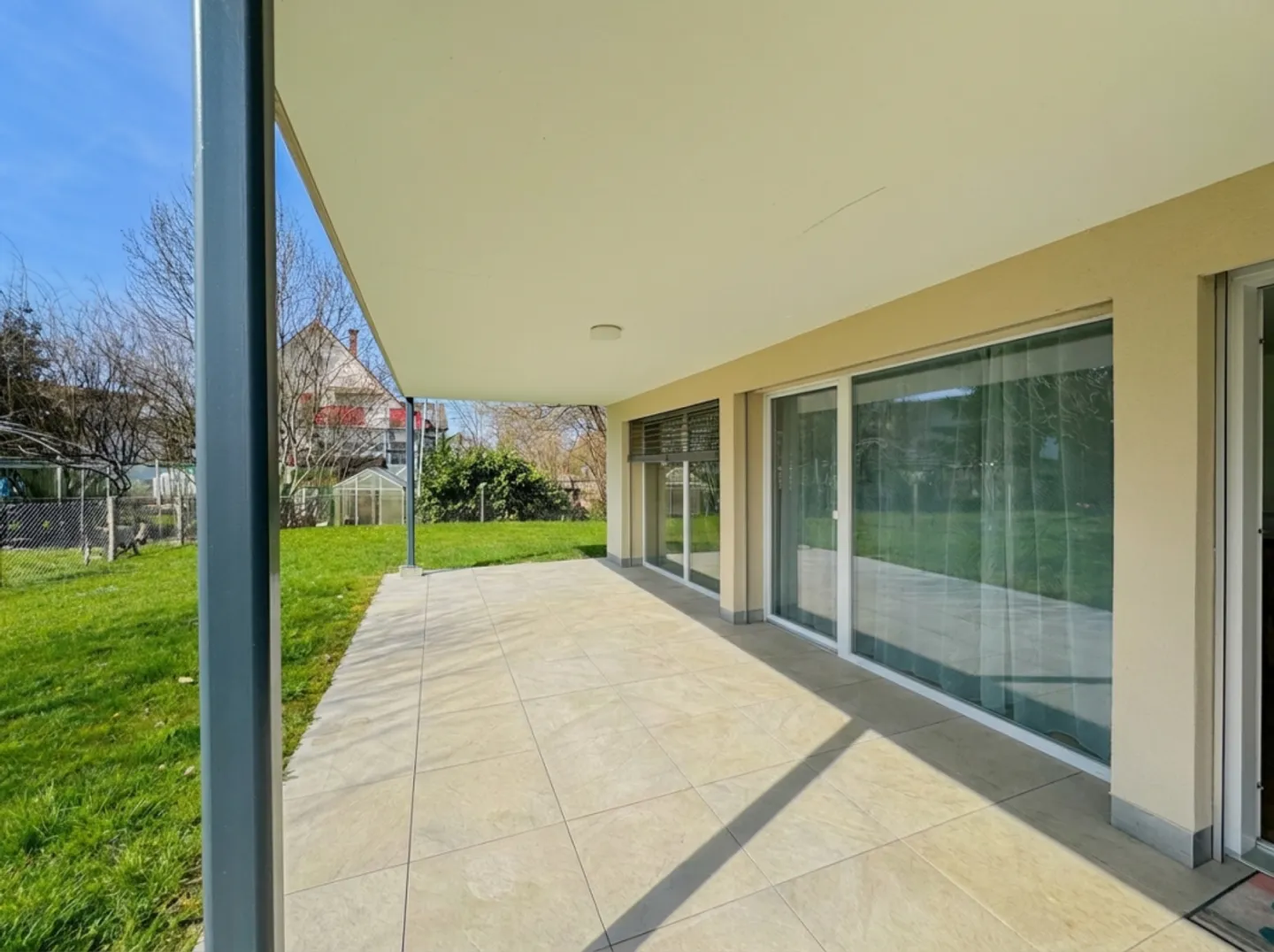 Vivere in famiglia: Moderno appartamento di 5,5 stanze al piano terra - Foto 1 di 9