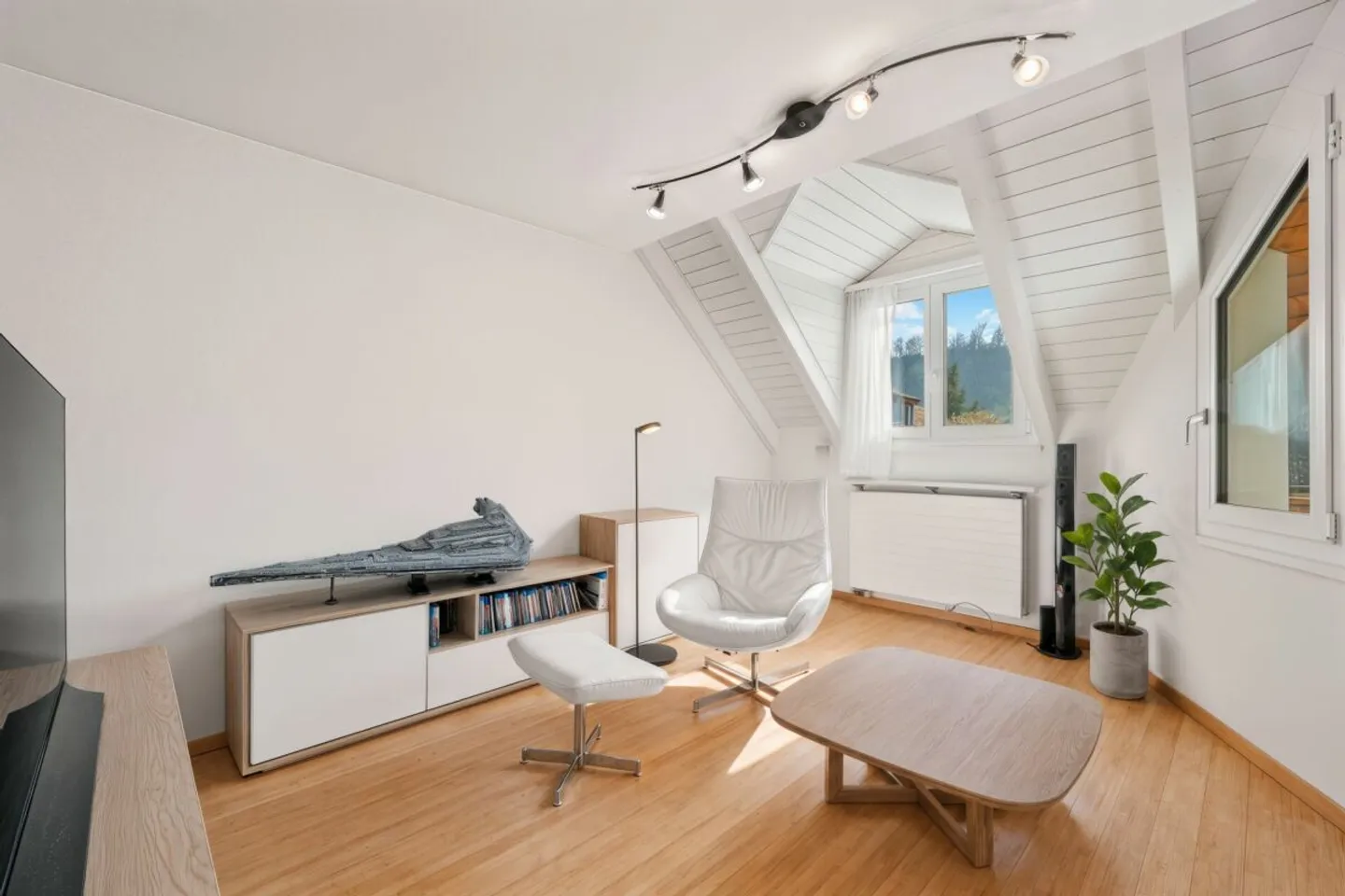 Spacieuse maison individuelle de 6,5 pièces avec piscine &amp; jardin d'hiver - Photo 9 sur 13