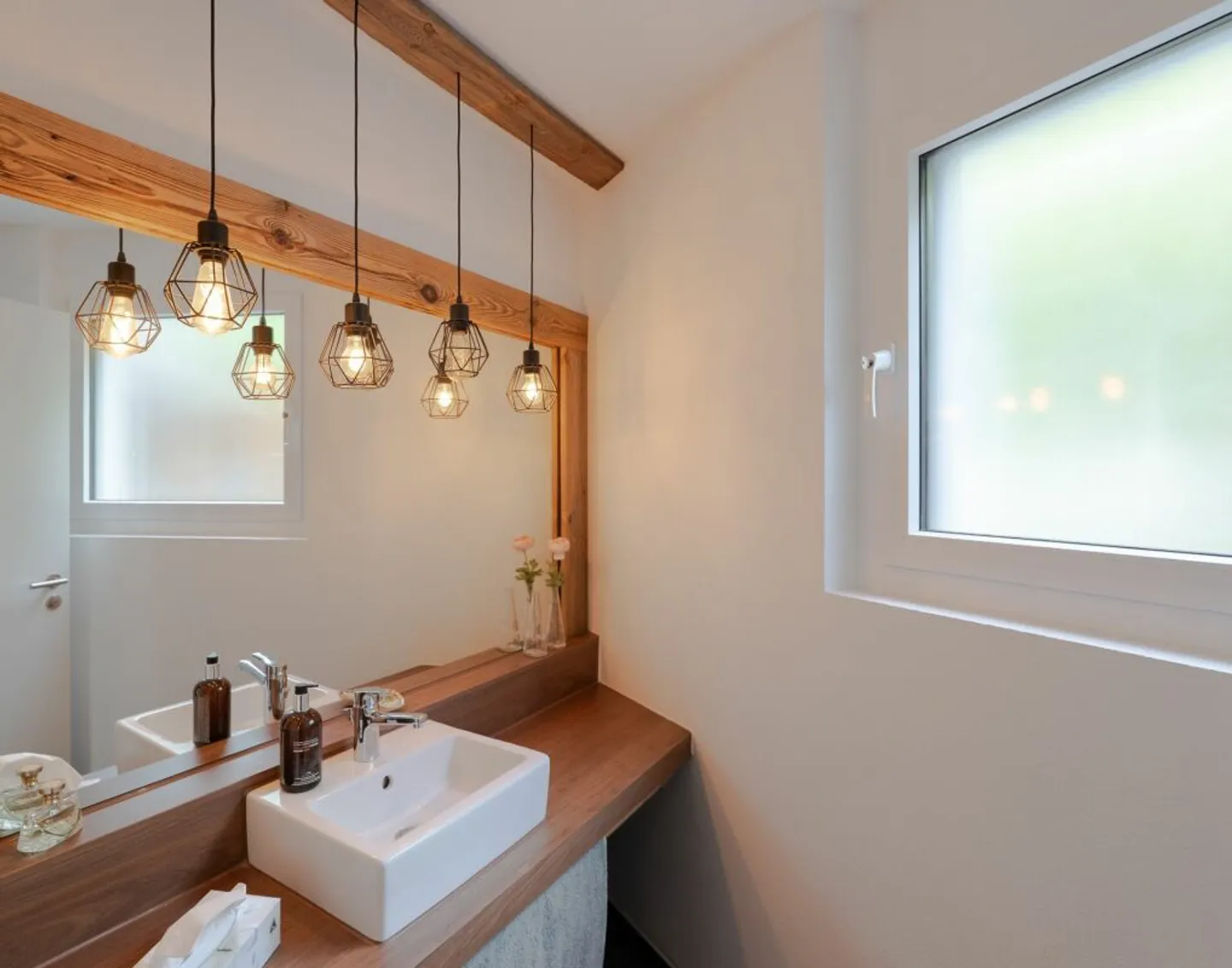 Spacious Family Home in Wiesendangen - Photo 4 of 13