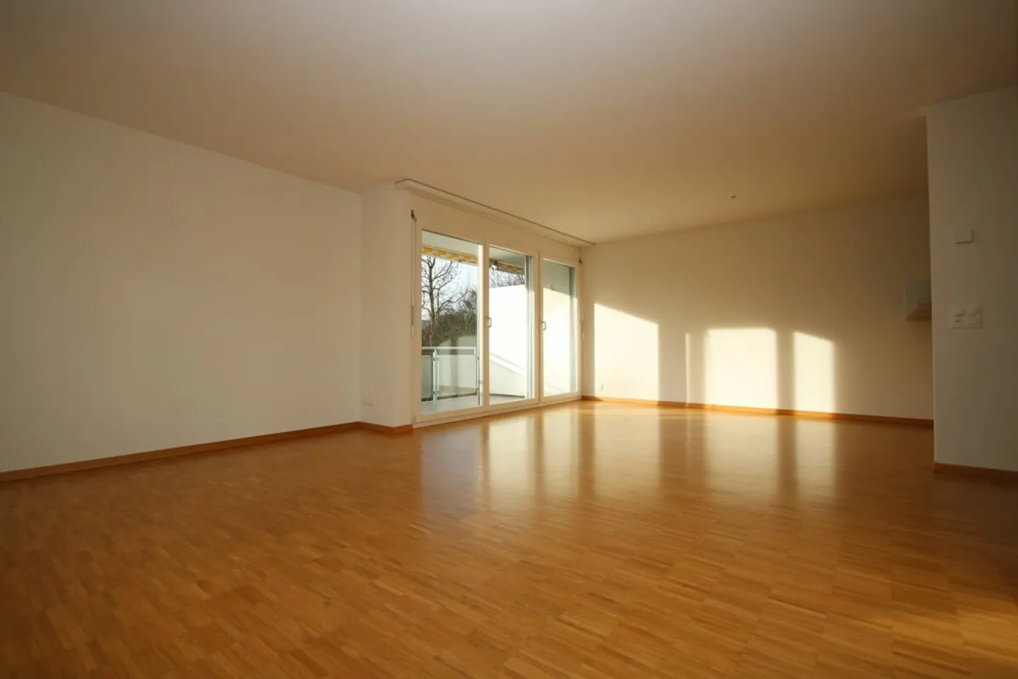 Grosszügige, moderne Wohnung in parkähnlicher Umgebung - Photo 4 of 11