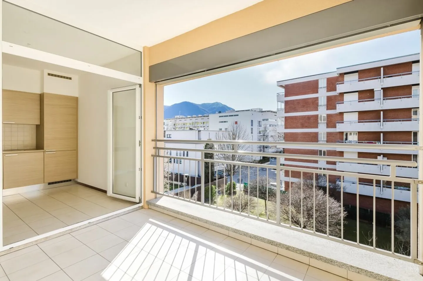 Helles Apartment in strategischer Lage in Lugano - Foto 1 von 13