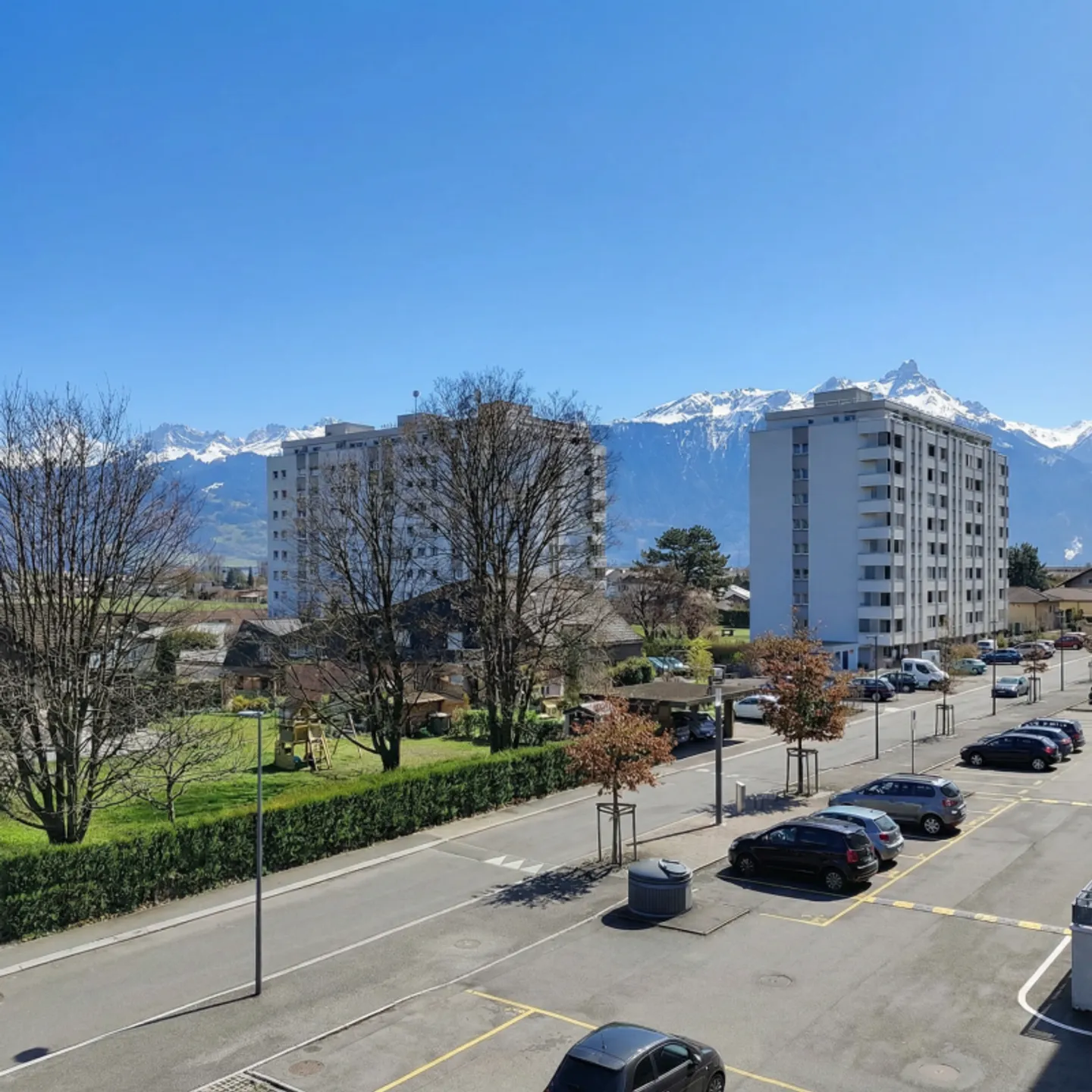 Very spacious 4.5 rooms with large balcony in Collombey - Photo 2 of 12