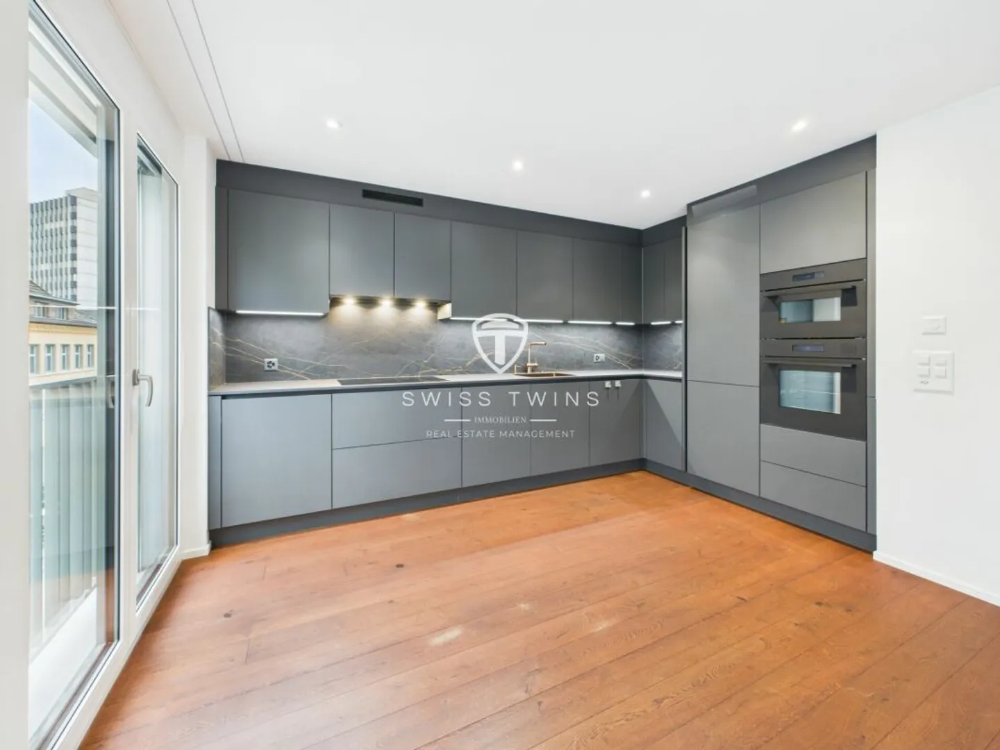 Il lusso urbano incontra la tranquillità - Elegante appartamento di 4,5 stanze con ascensore per auto - Foto 5 di 13