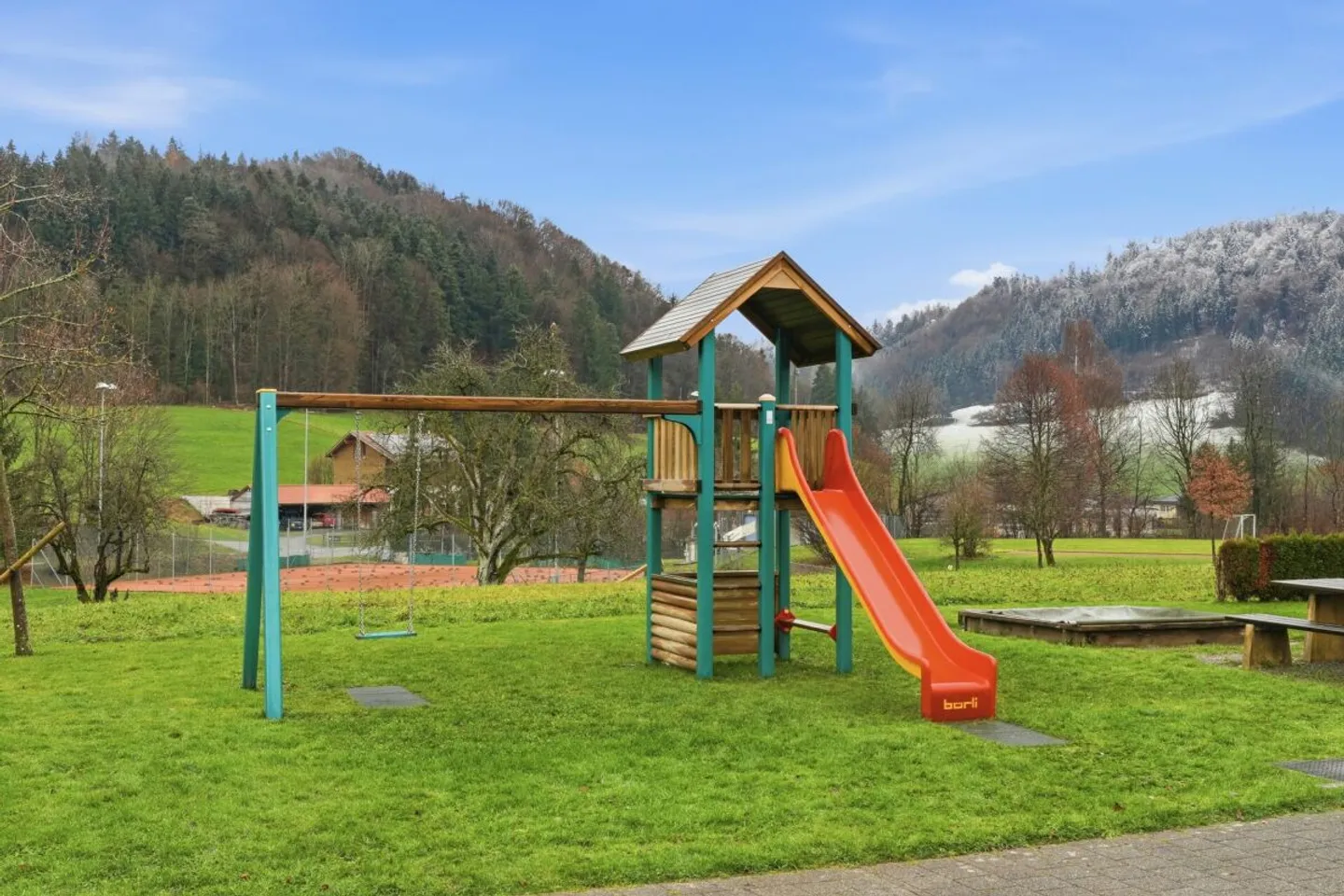 Appartement en Maisonette de 5,5 pièces lumineux en emplacement central - Photo 5 sur 13