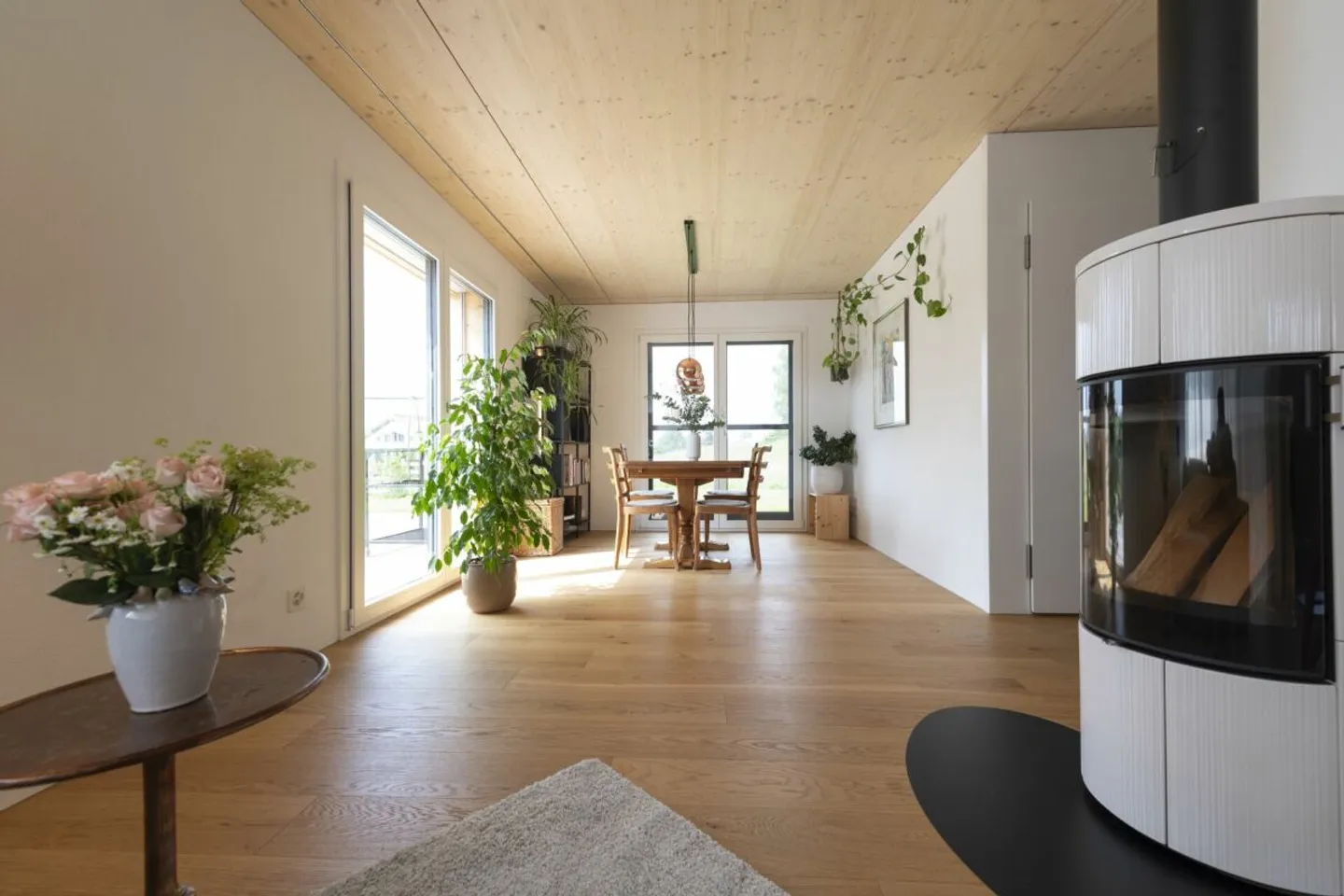 Modernes Einfamilienhaus mit Garten - Foto 4 von 13