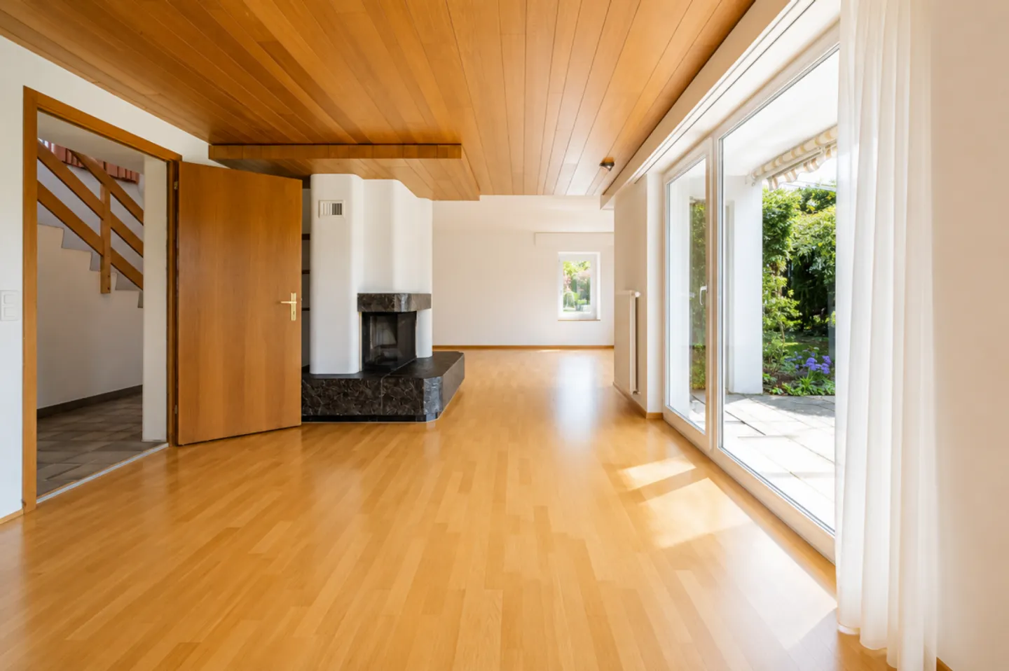 Charmante maison individuelle de 7 pièces avec jardin, terrasse et potentiel de logement indépendant à Uzwil - Photo 9 sur 13