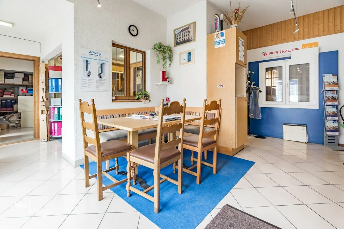 Attractive residential and commercial property with diverse usage possibilities - Photo 8 of 13