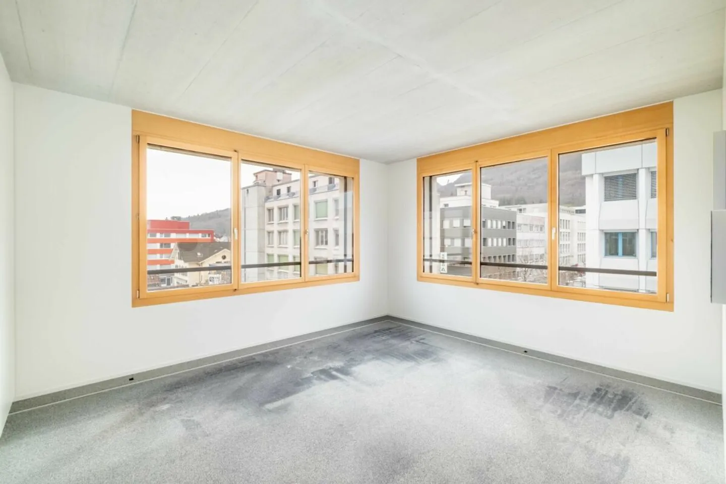 Representative Commercial Space in the Center (15-205m²) - Ideal for Practice, Office or Therapy Rooms - Photo 2 of 13