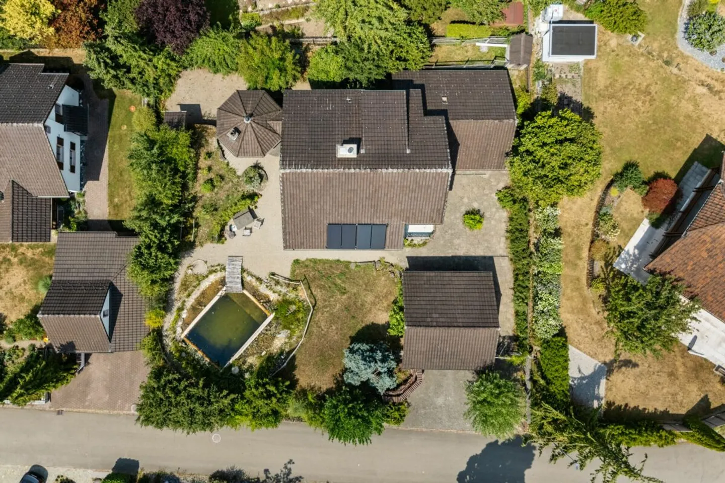 Ein besonderes Zuhause mit Gartenidylle, Privatsphäre und viel Raum - Photo 13 sur 13