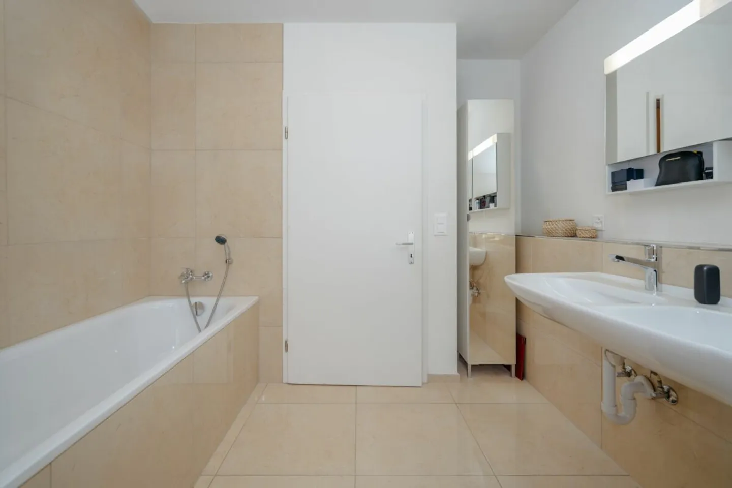 Charmante appartement de 4,5 pièces avec vue panoramique et finition de haute qualité - Photo 8 sur 13