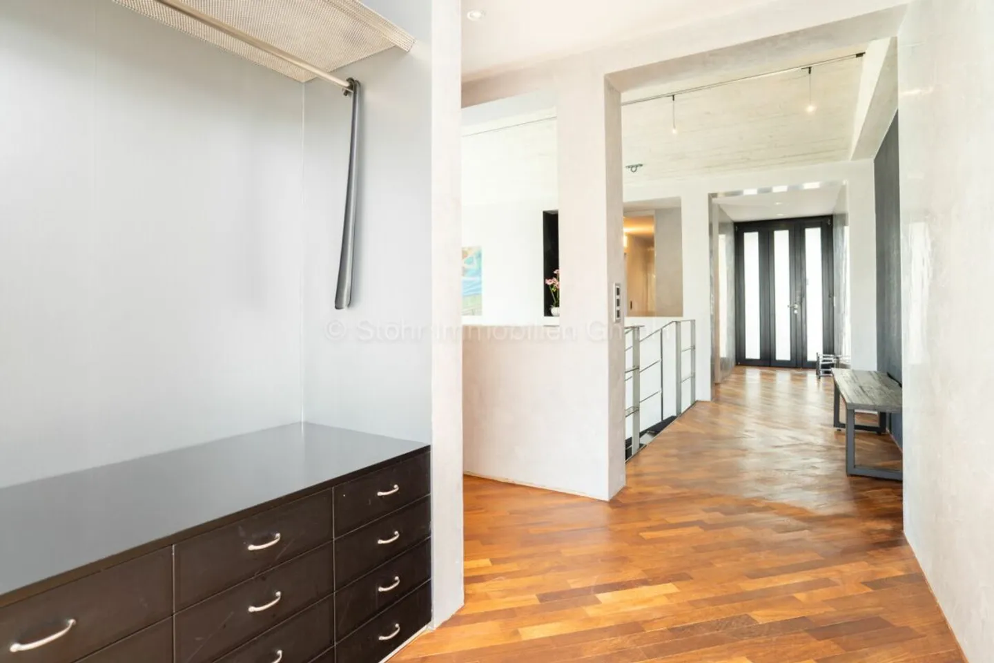 Elegante 10-Zimmer Villa mit aussergewöhnlicher Architektur - Foto 9 von 13