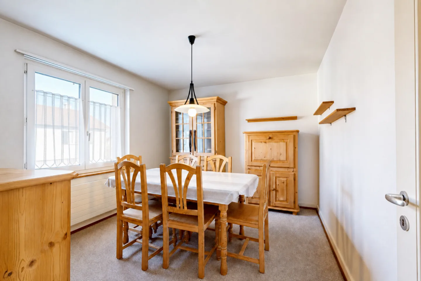 Well-maintained single-family house with forecourt and terrace - Photo 12 of 13