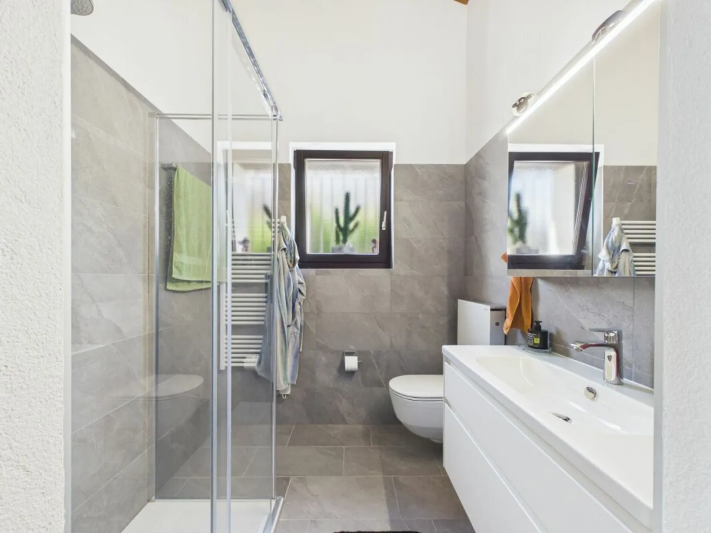 A small Ticinese gem in stone with private garden - Photo 9 of 13