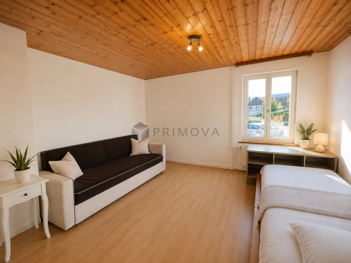 Investment property with development potential in a central residential location - Photo 2 of 4