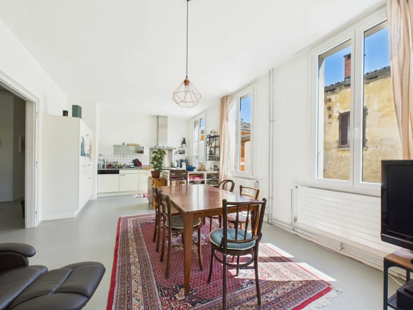 Elegant Apartment with Large Terrace - Photo 5 of 13