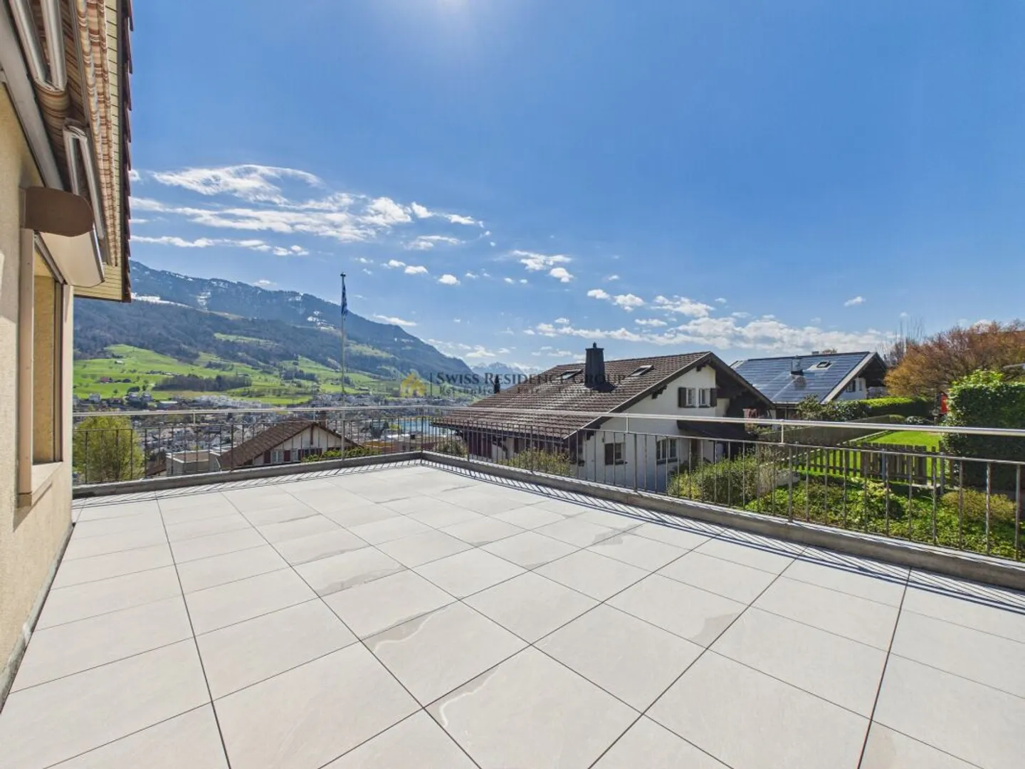 Esclusivo appartamento con terrazza di 5,5 stanze con vista sul lago e sulle montagne a Küssnacht - Foto 9 di 13