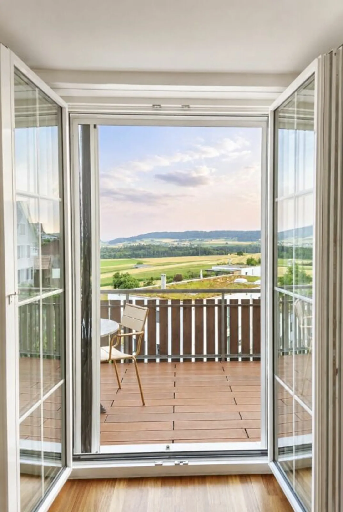 Light-flooded maisonette with style, charm and breathtaking views - Photo 8 of 13