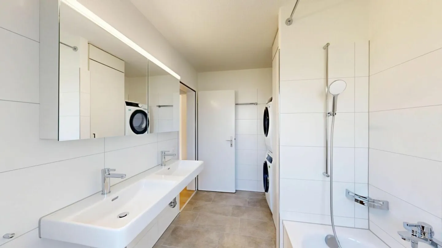 Appartement attrayant de 3.5 pièces avec balcon ensoleillé - Première occupation après une rénovation complète et soignée - Photo 8 sur 13