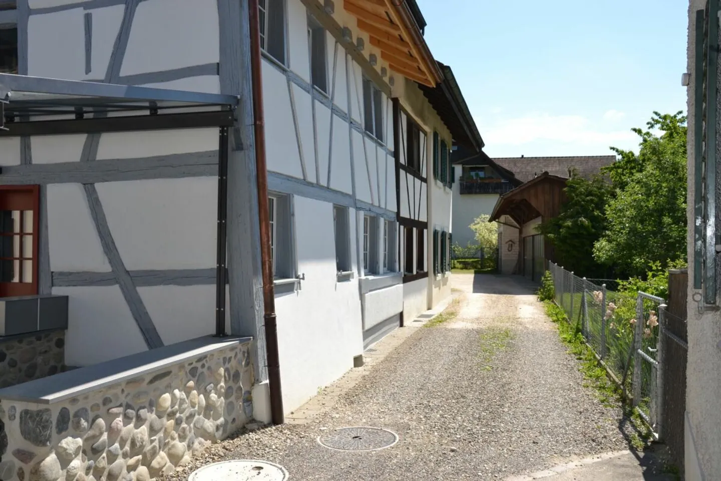 3-Generation House, 7 Rooms + 2 Rooms + Garden. Elegant, modern, chic renovated, very bright, everything organic - or: 7-room apartment and 2-room office/au-pair apartment - Photo 2 of 2