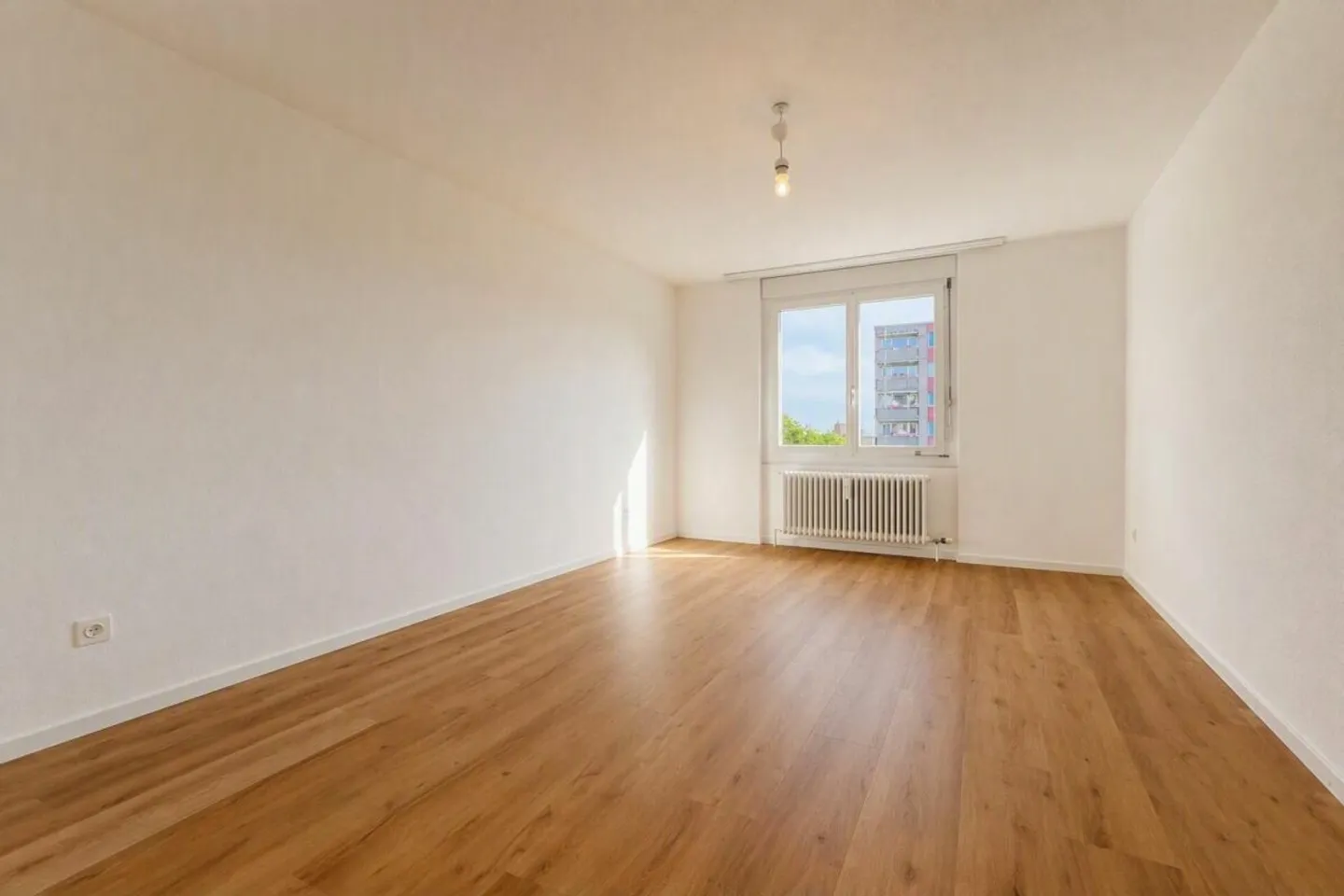 Appartamento 4.5 stanze parzialmente ristrutturato con un layout attraente - Foto 6 di 10