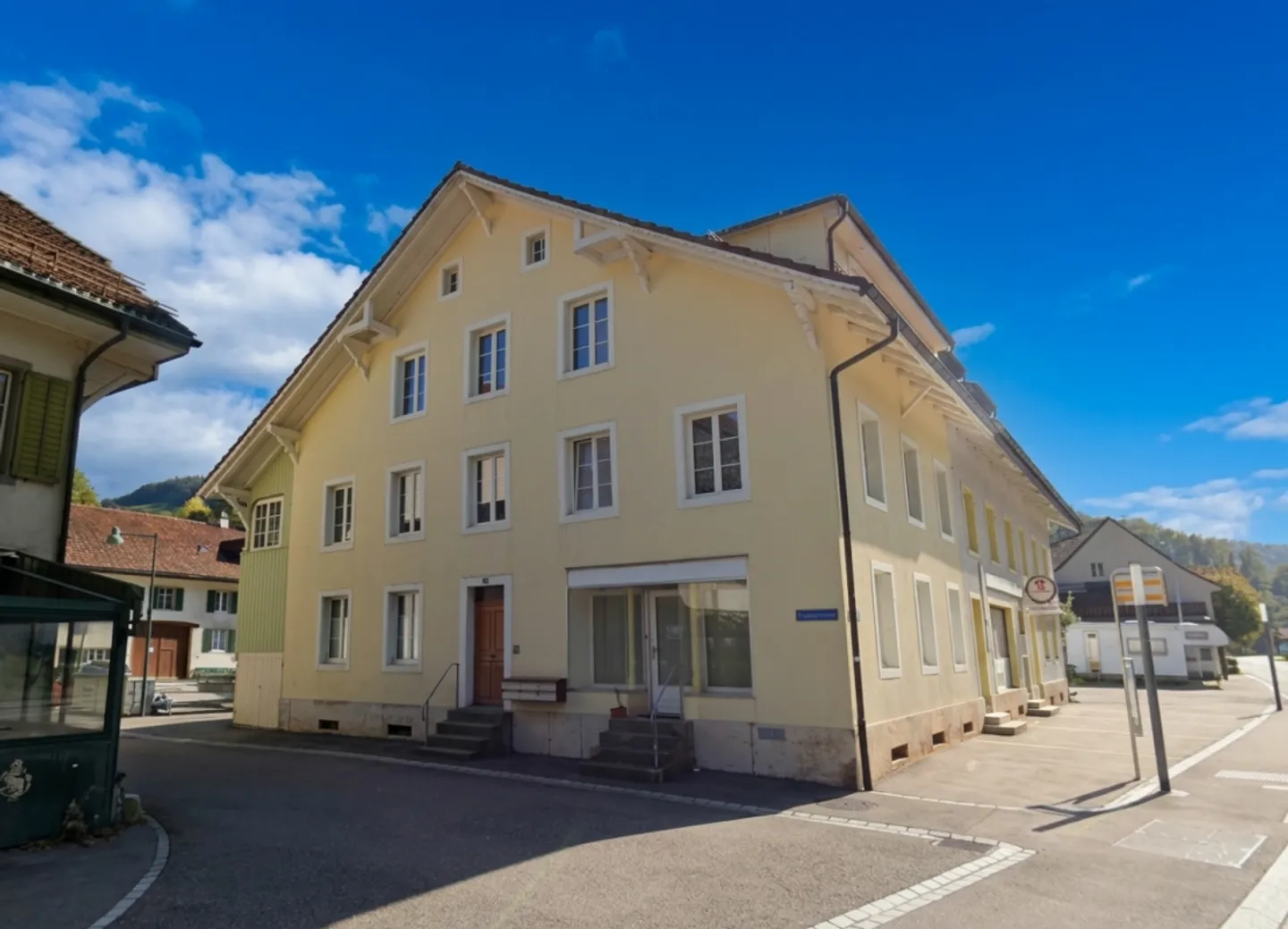 Mehrgenerationenhaus in Langenbruck - Foto 1 von 9