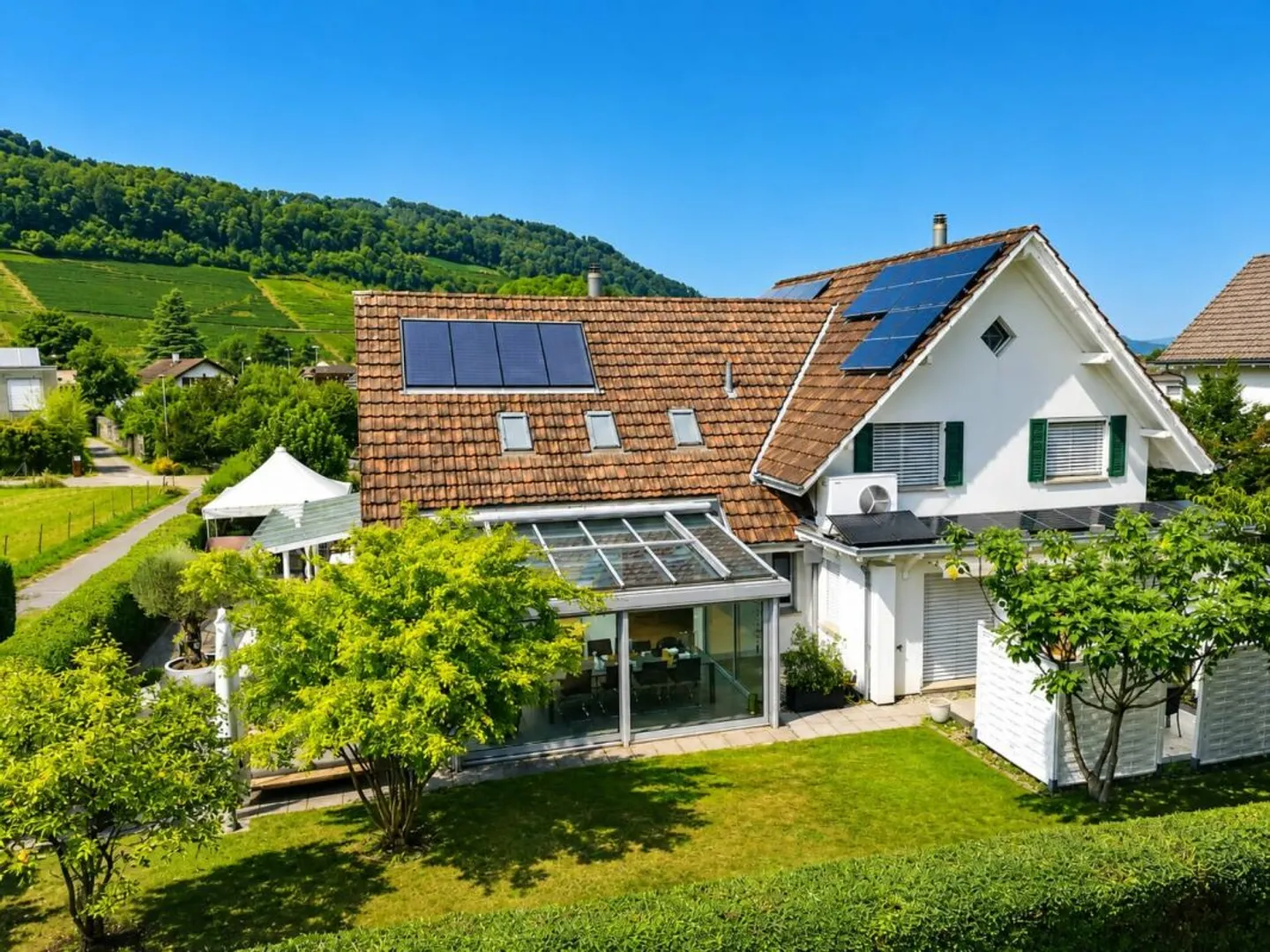 Maison moderne pour deux générations dans un endroit attrayant et adapté aux enfants - Photo 1 sur 13