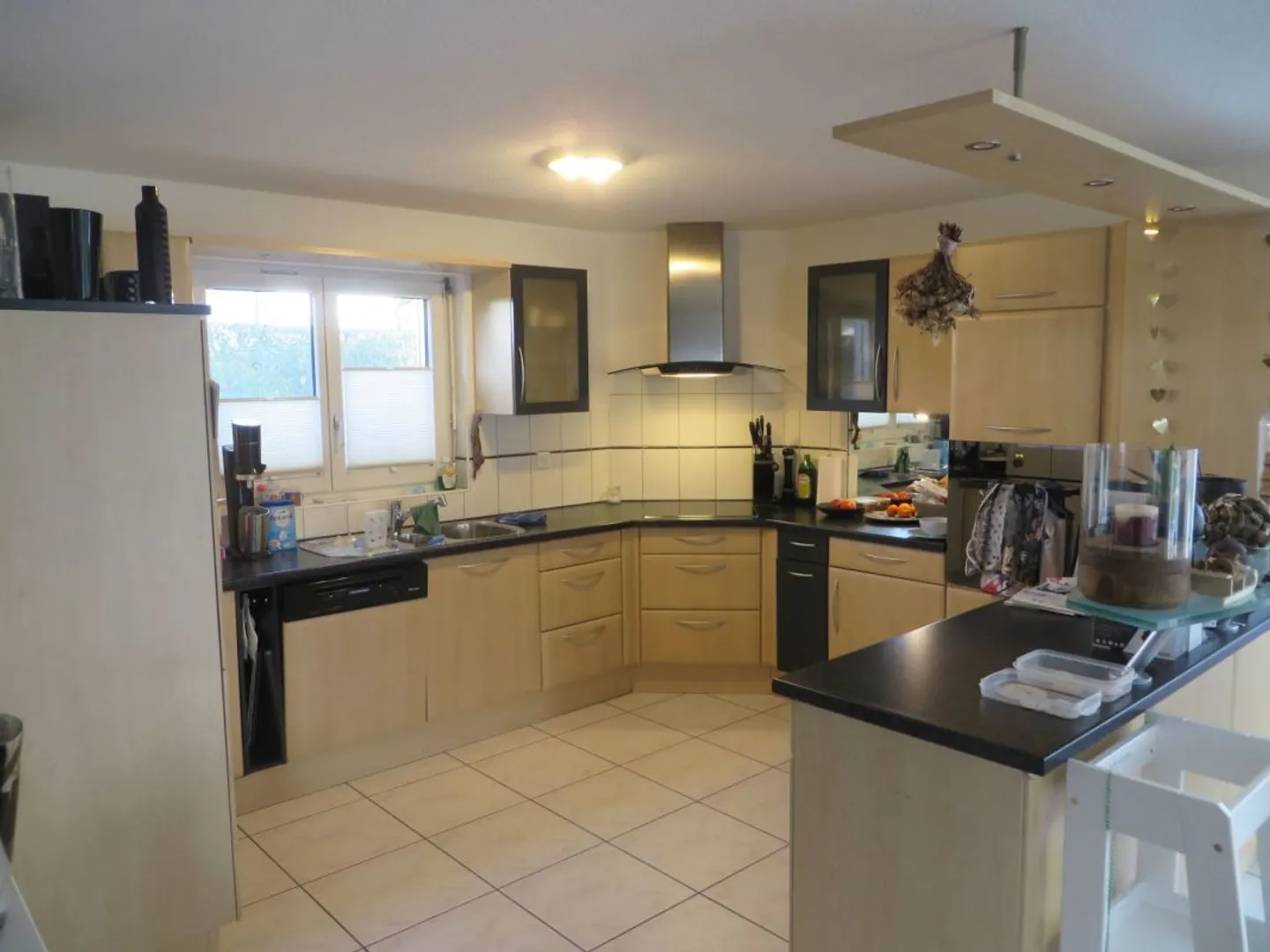 Well-maintained semi-detached house in a quiet residential area - Photo 2 of 13