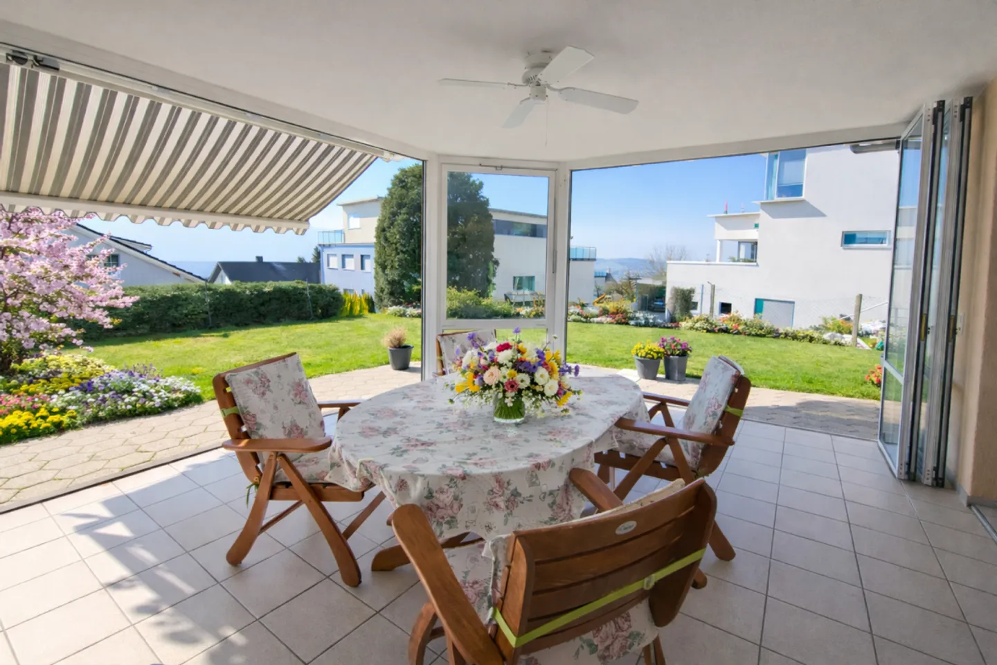 Einzigartiges Zuhause mit zwei Einheiten - Foto 10 von 12
