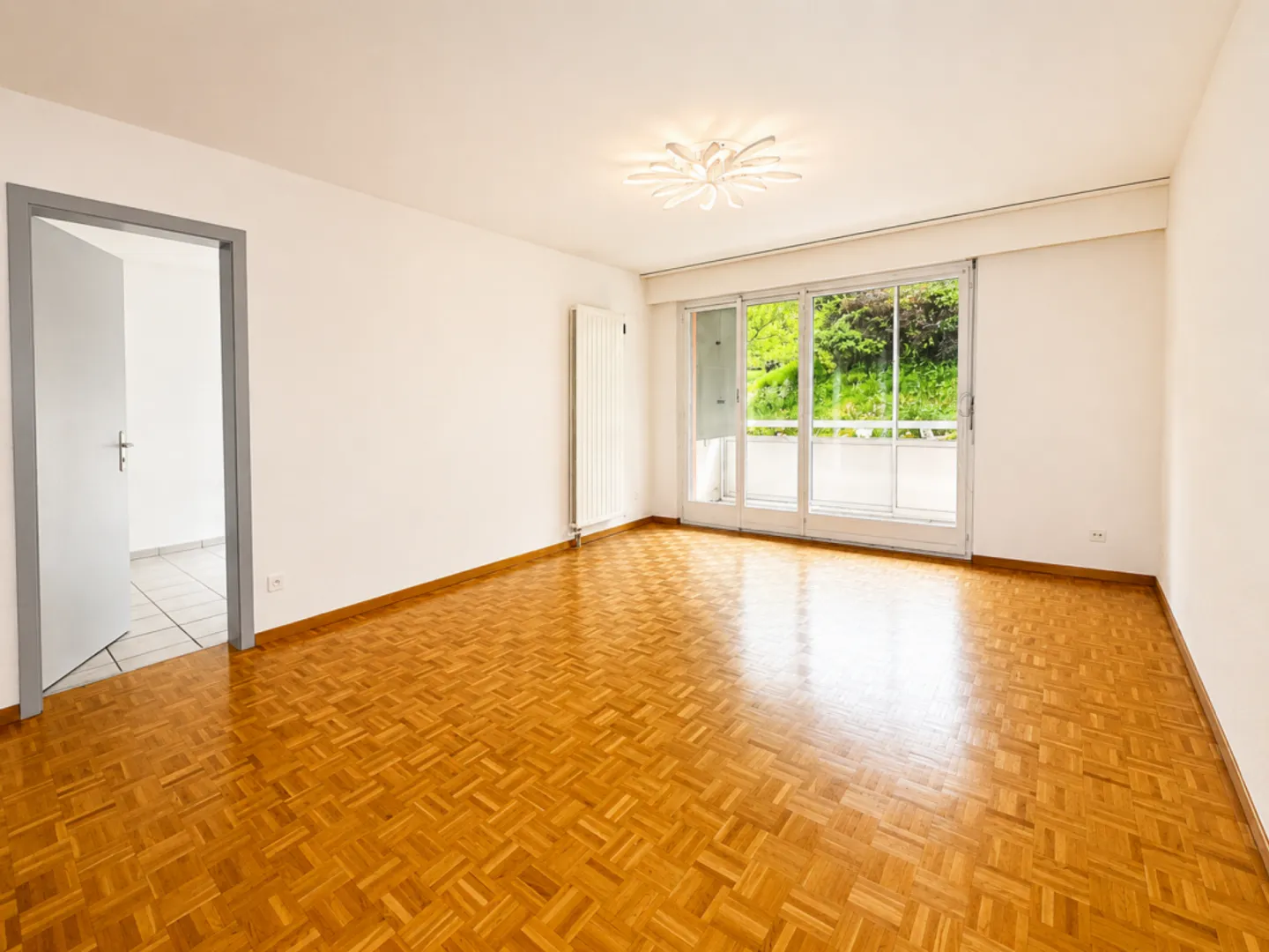 Appartamento di 3 stanze con veranda e posizione privilegiata - Foto 3 di 13