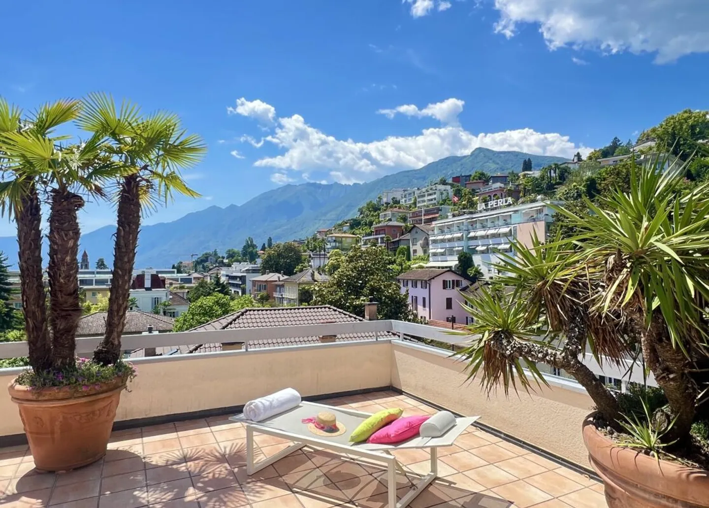 Elegante Attikawohnung mit grosser Sonnenterrasse und Gemeinschaftspool - Nähe See und Zentrum ASCONA - Photo 3 sur 13