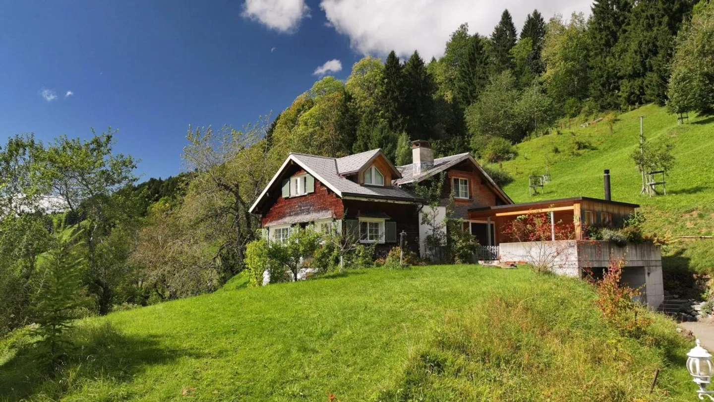 Historisches Berghaus mit modernem Innenleben in ruhiger Panoramalage - Photo 1 of 12