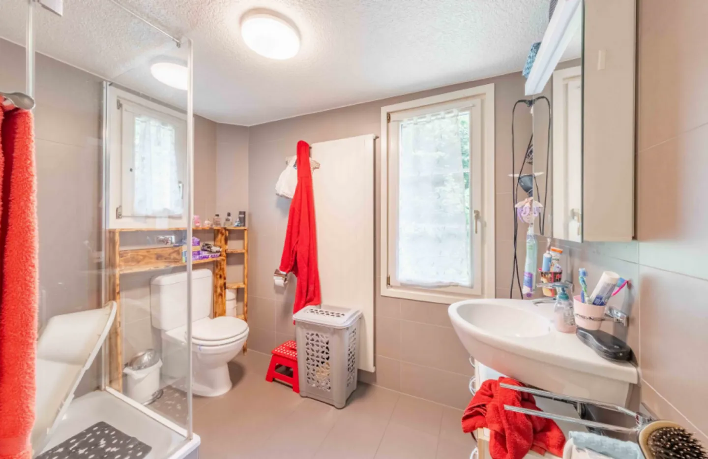 Casa trifamiliare con progetto di costruzione approvato per 3 appartamenti aggiuntivi - Foto 8 di 12