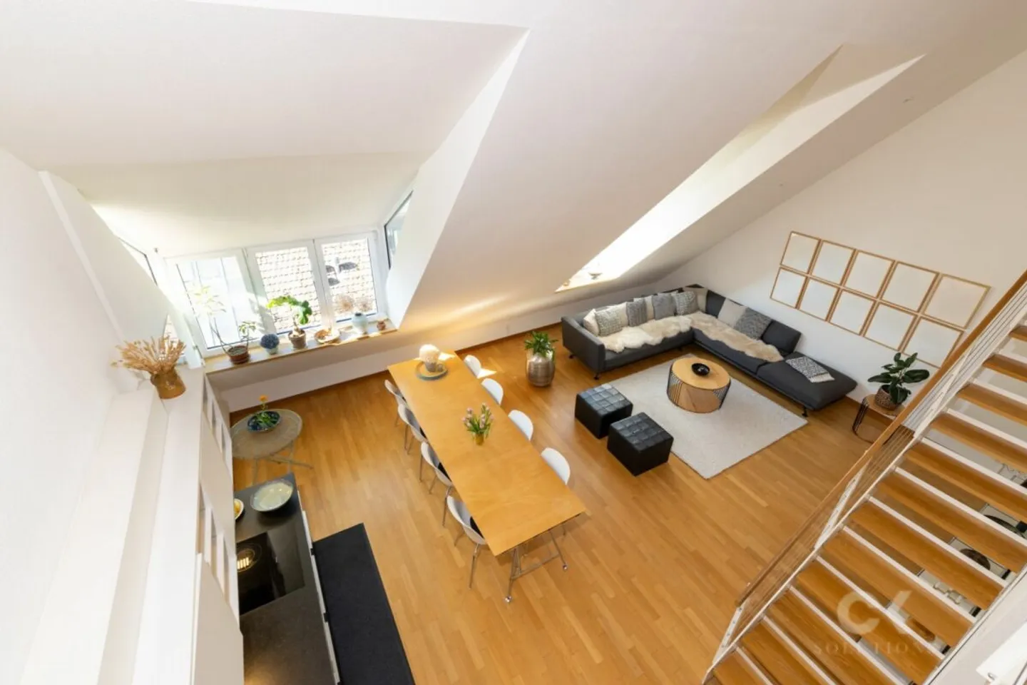 Exclusive 4.5-room gallery apartment with high-quality expansion - Photo 1 of 13