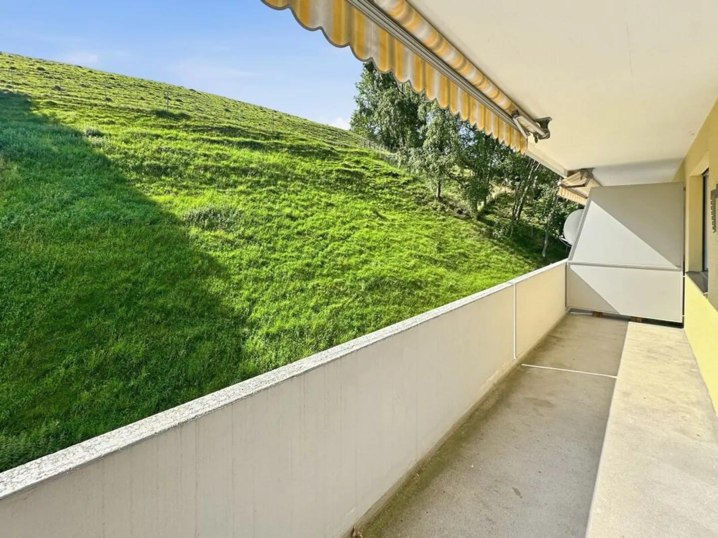 Luminoso appartamento di 2½ locali con balcone a Flawil - Foto 8 di 10