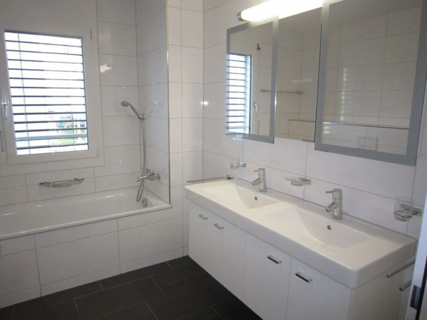 In the heart of Wolfhausen - Photo 8 of 12