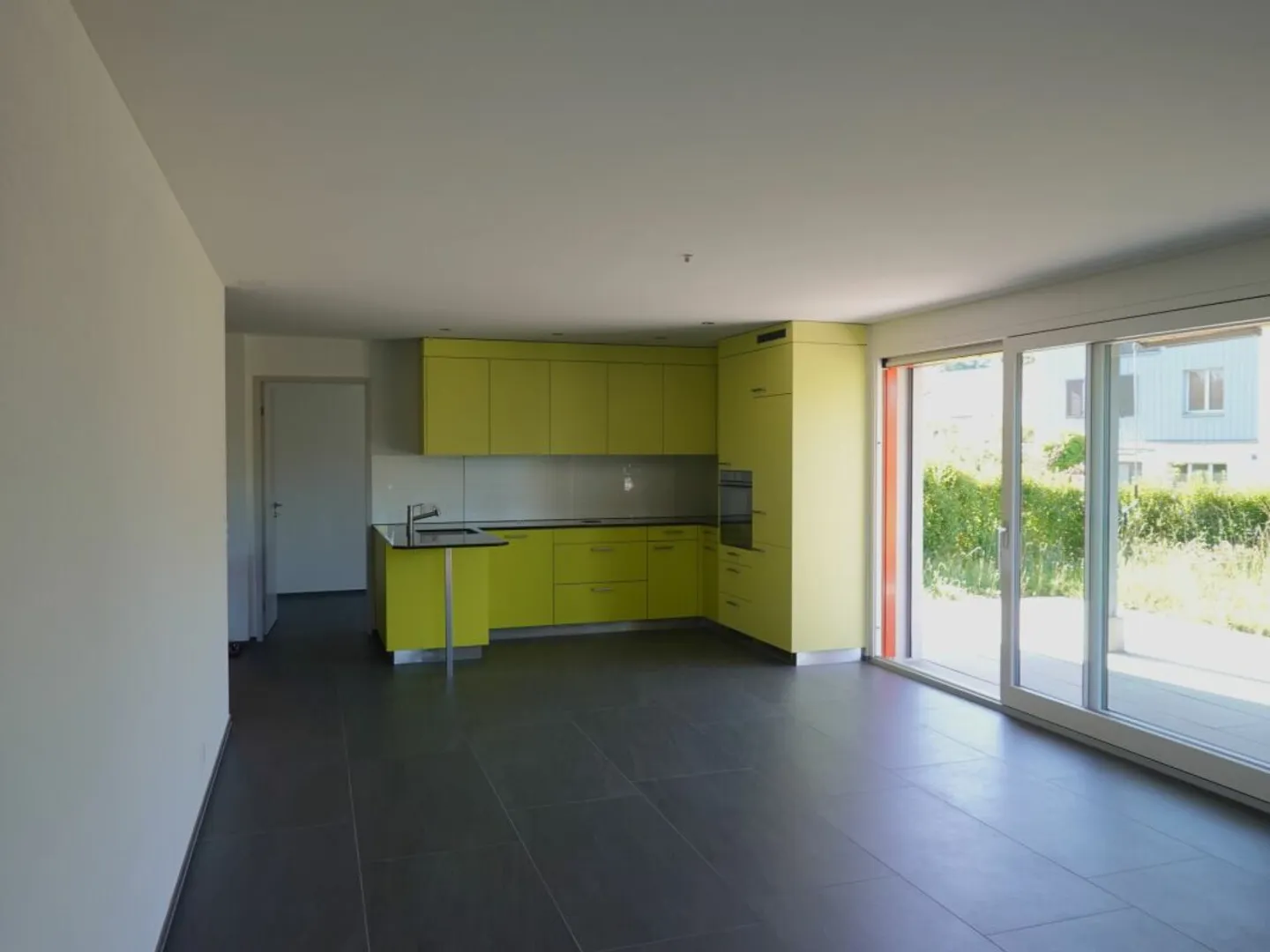 Moderne 4.5-Zimmer-Gartenwohnung im Herzen von Kleinandelfingen - Photo 3 of 7