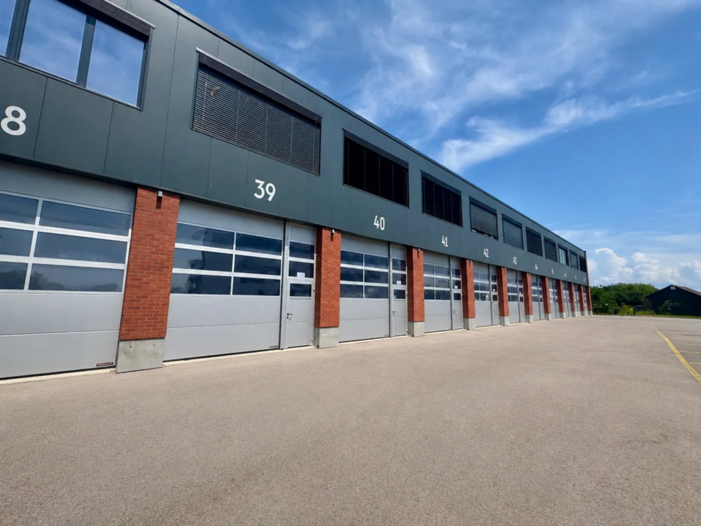 Craft or industrial hall on two levels - Photo 1 of 7