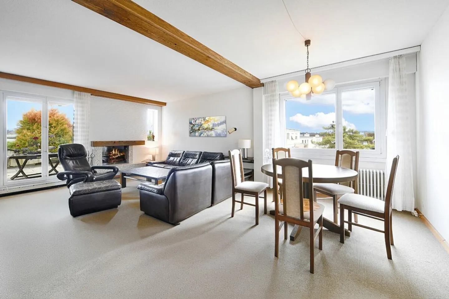 4.5 Room Penthouse Apartment in a Quiet Location with Distant Views - Photo 4 of 10