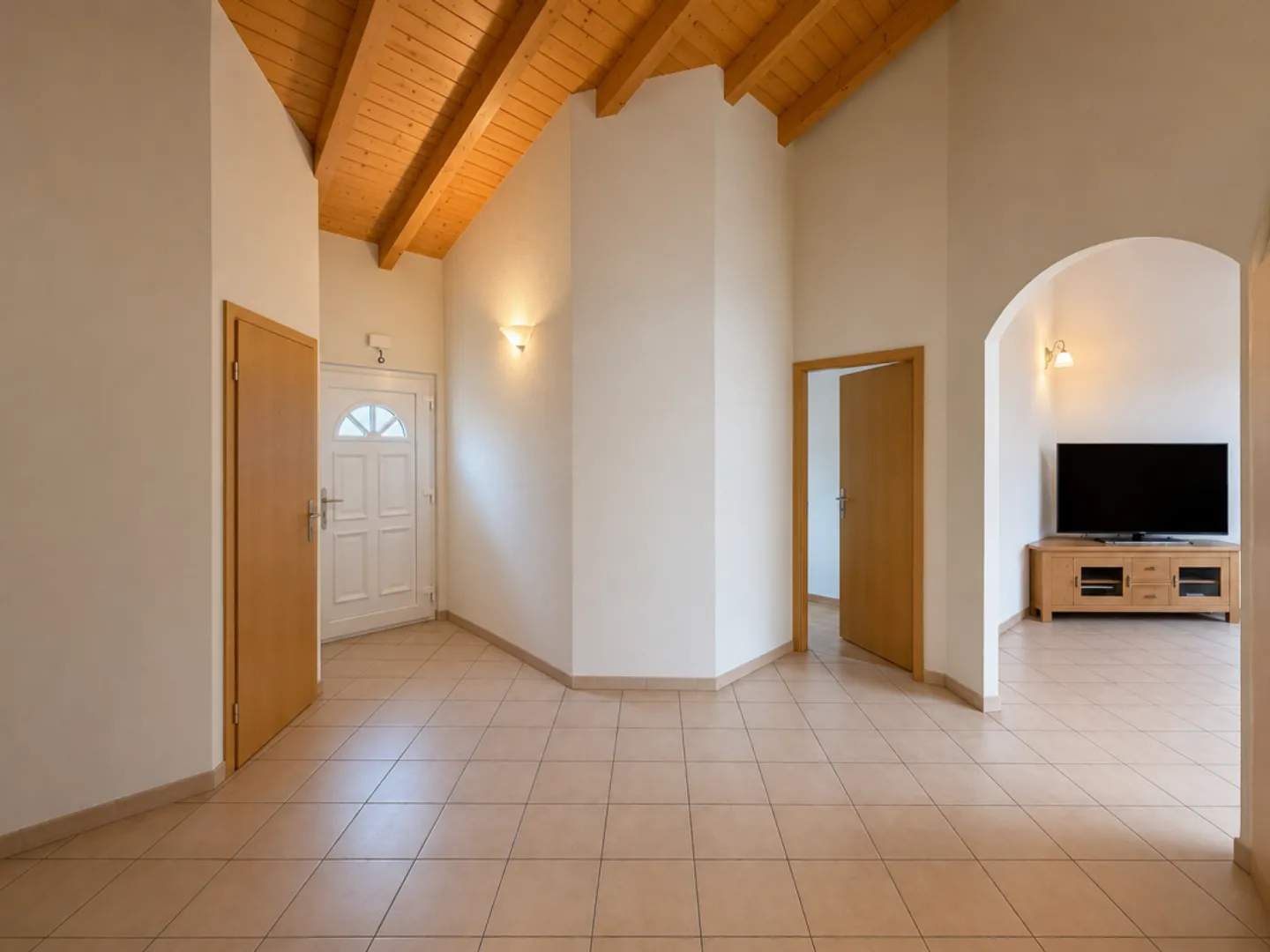 Villa indipendente di 5,5 stanze a Saxon con spazio esterno di quasi 500 m² - Foto 3 di 13