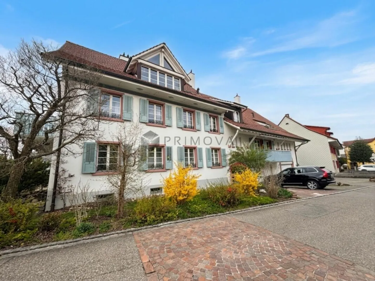 This open and light-flooded apartment is looking for a new owner! - Photo 1 of 8