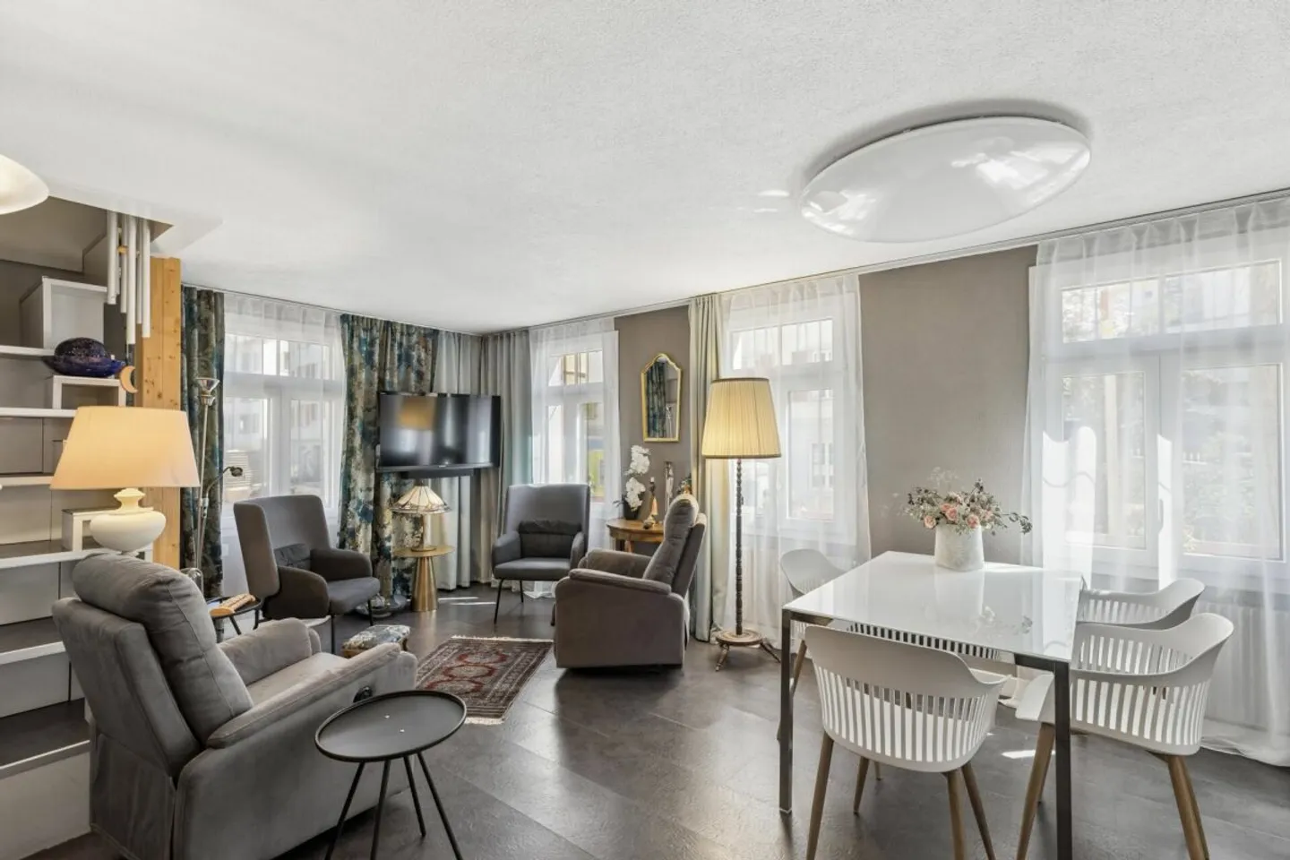 Affascinante casa trifamiliare in una posizione tranquilla in città - Foto 6 di 10