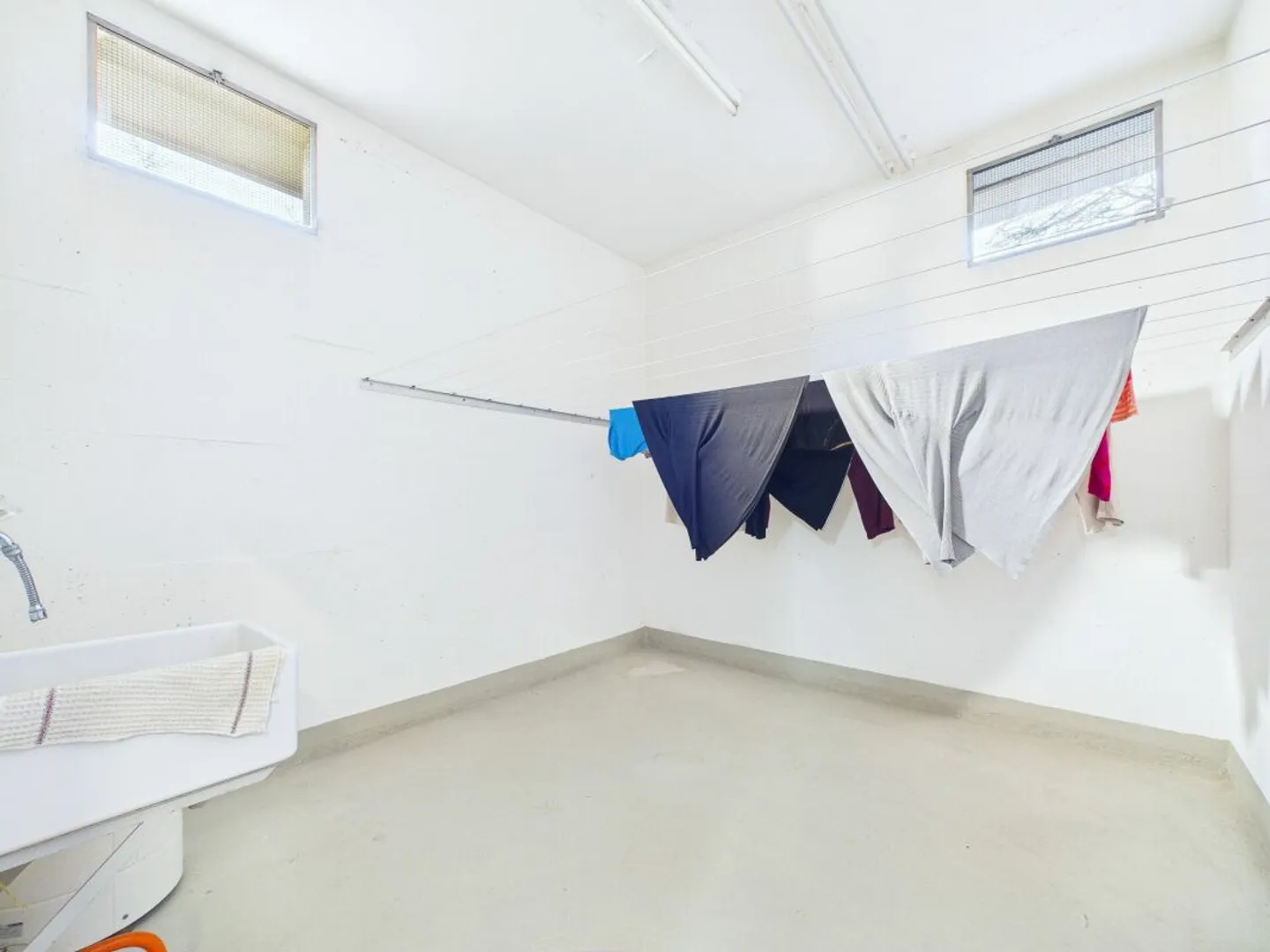 Vivre dans le vert et pourtant à 10 minutes de la ville - 1,5 pièces avec confort - Photo 10 sur 11