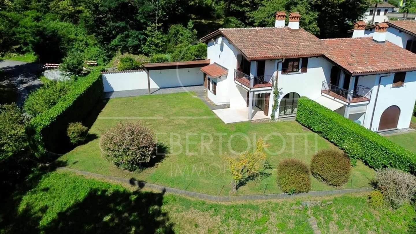 Casa familiare mediterranea ad Arcegno - Foto 1 di 11