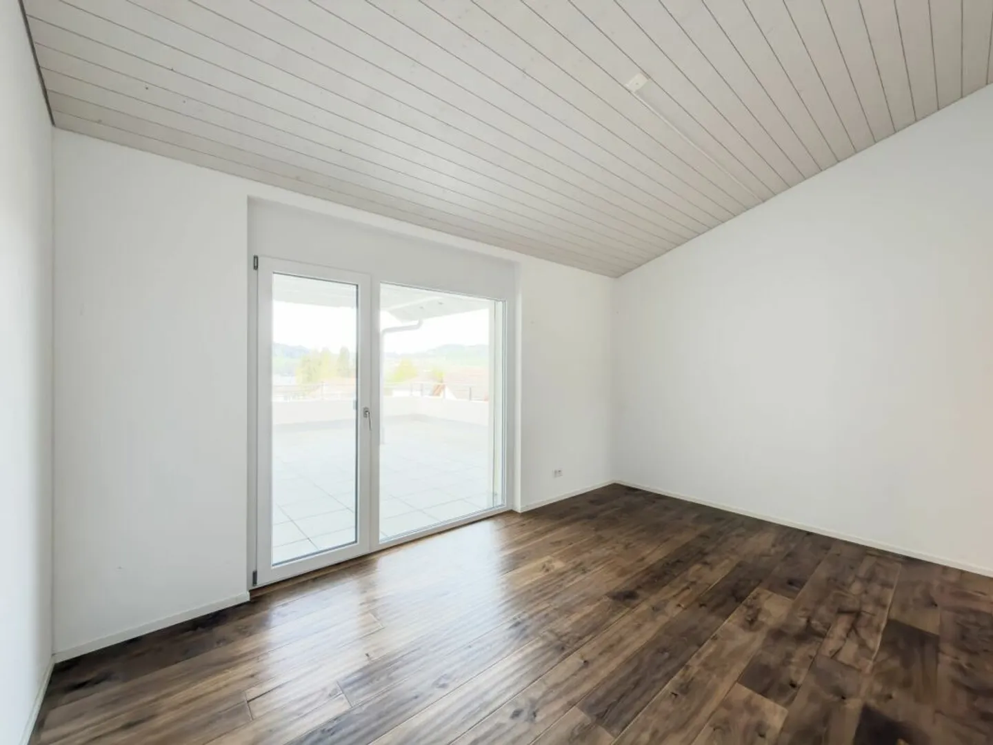 Moderne Dachwohnung mit grosser Terrasse - Foto 10 von 13